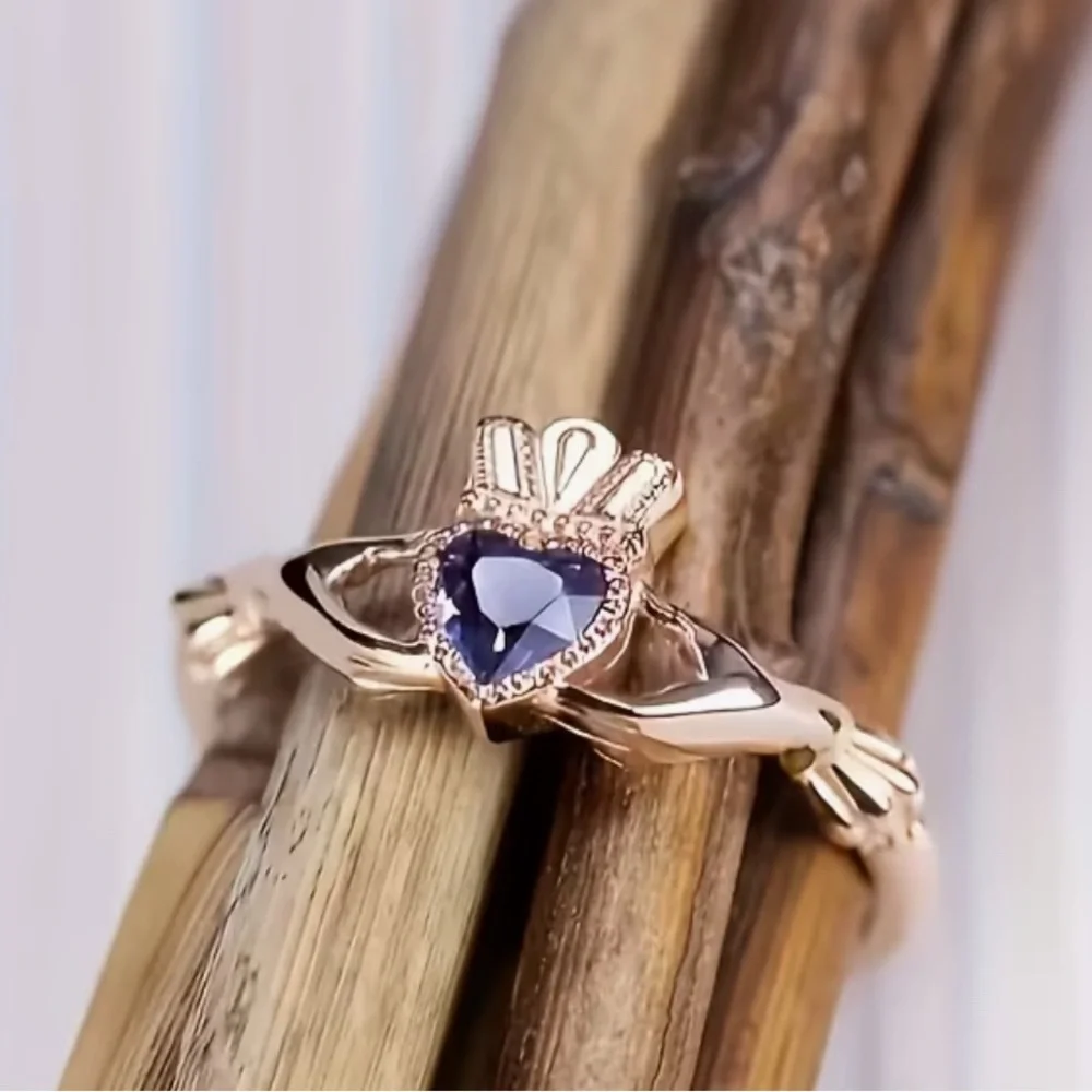 Gold and Purple Claddagh Ring with Heart Gemstone in 18k gold plating in Sz 5 - Picture 1 of 4